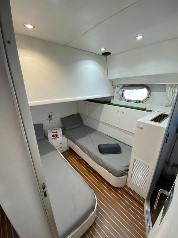 Barco Muy Romantico Con Parking! Sant Adrià de Besòs Kültér fotó