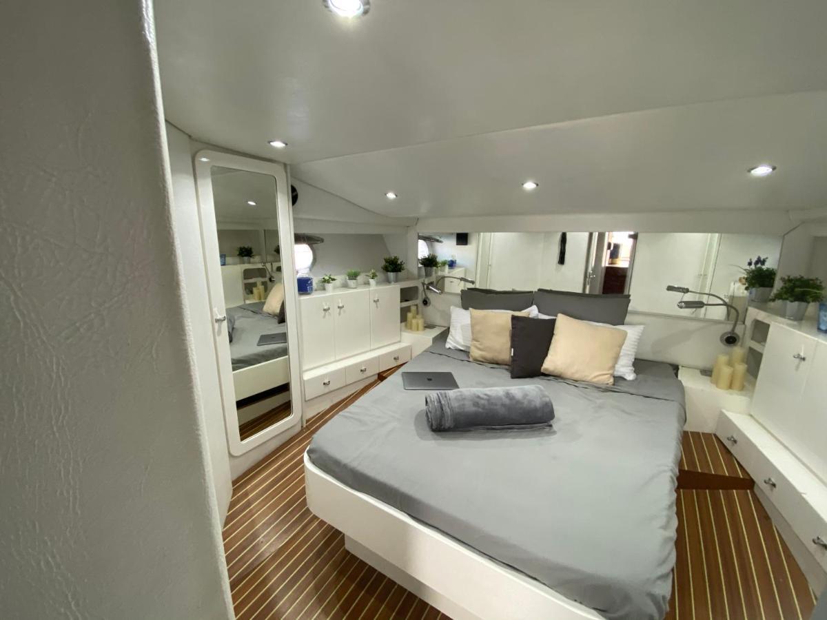 Barco Muy Romantico Con Parking! Sant Adrià de Besòs Kültér fotó